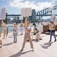 Ateliers "Blank placard dance, replay"